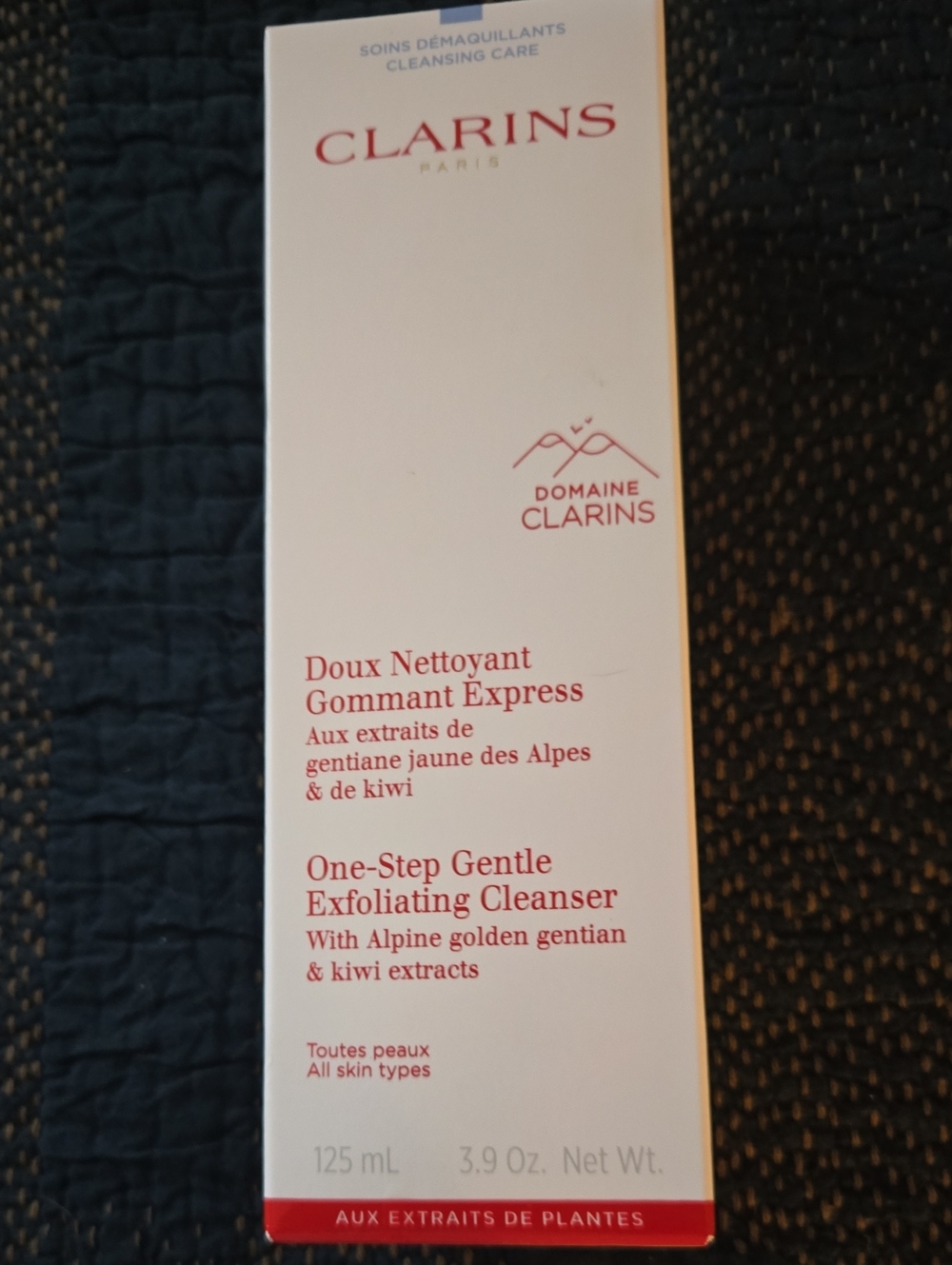 Clarins One-Step Gentle Exfoliating Cleanser — White with Red Accents